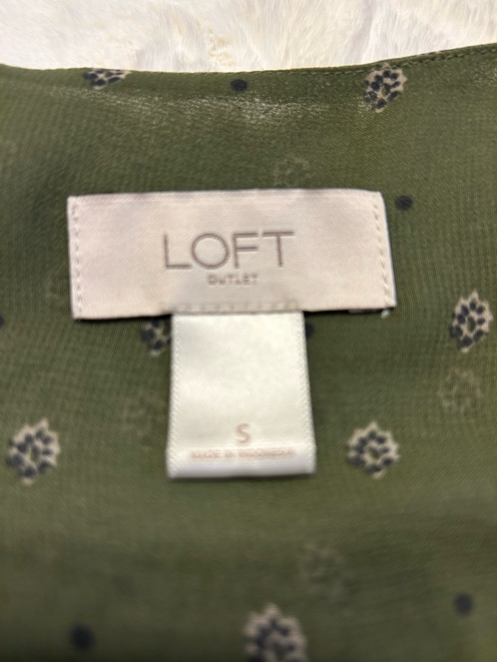 LOFT Olive Green Long-Sleeve V-Neck Peasant Tunic - Picture 3 of 4